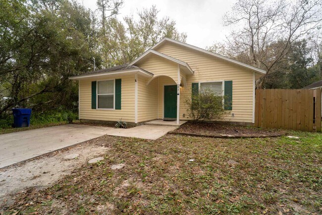 Building Photo - 841 Helen St