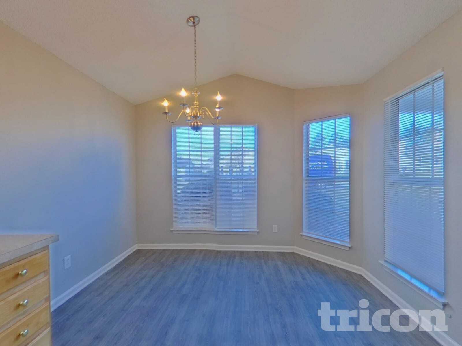 Building Photo - 255 Legend Oaks Dr