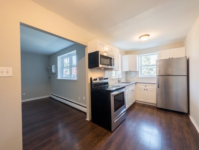 Kitchen | Parkside Apartments - Parkside Apartments