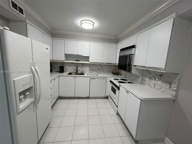 Building Photo - 16300 Golf Club Rd