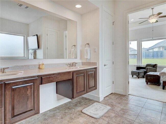 Building Photo - 5310 Scenic Lake Dr