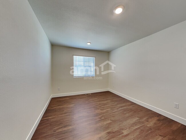 Building Photo - 3921 Wyedale Wy