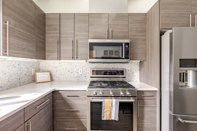 Building Photo - 2824 W Parkside Pl