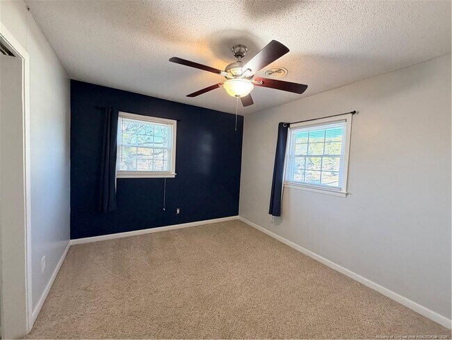 Building Photo - 4946 Pinewood Dr