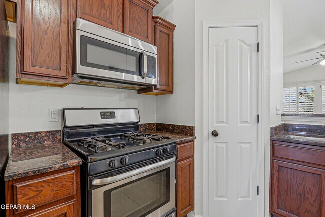 Building Photo - 14350 S Cave Ave