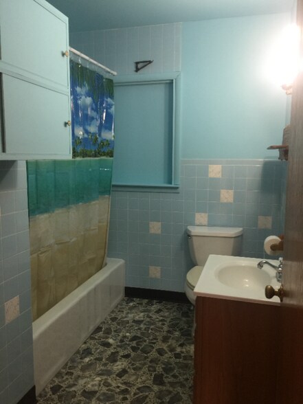 Building Photo - 230 State St