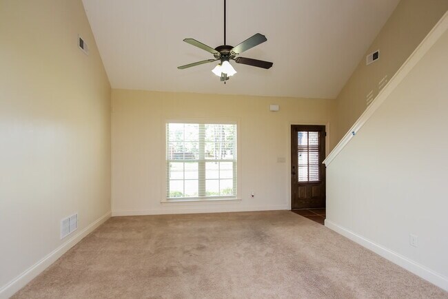 Building Photo - 3167 Pinetree Loop N