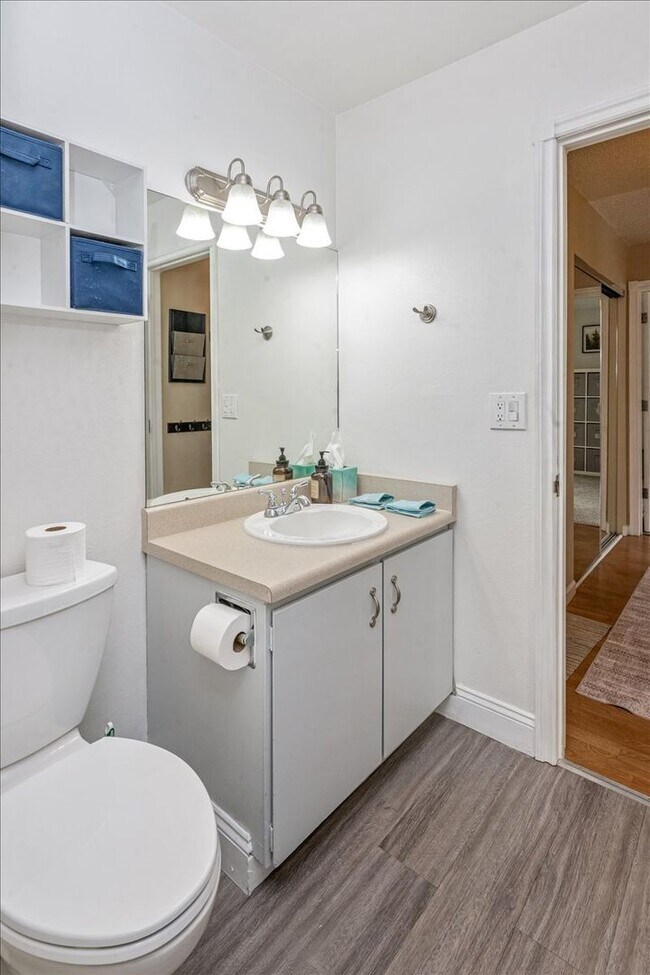 Building Photo - Charming Furnished Condo in Taku/Campbell - Everything You Need in One Place!