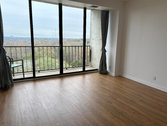 Building Photo - 145 15th St NE