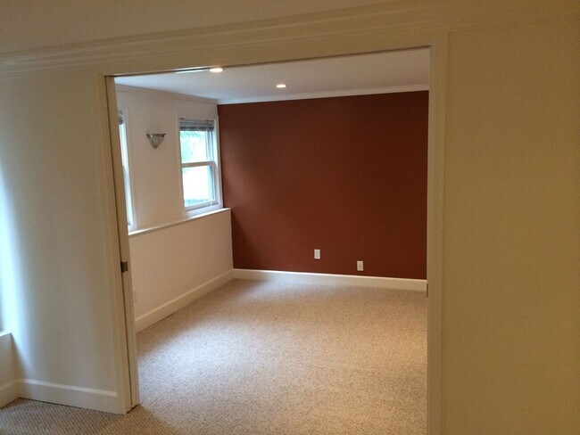 Building Photo - Charming 3 Bedroom 2 Bath Martinez Home w/...