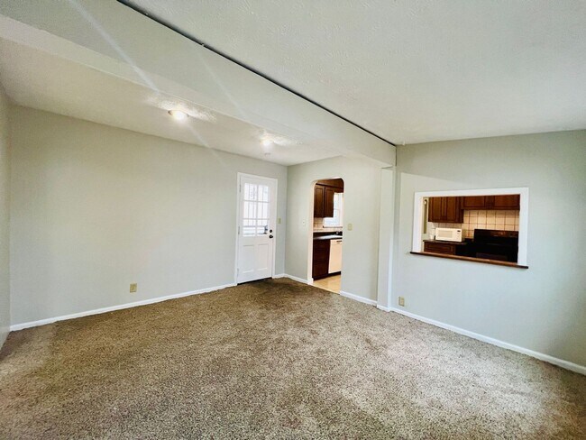 Building Photo - Bluestone Charm