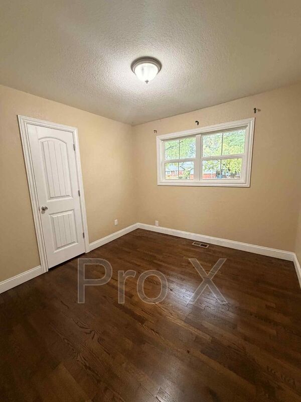 Building Photo - 740 E 33rd St