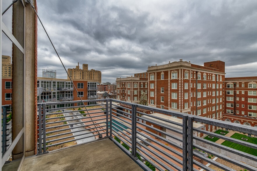 Building Photo - 9 N Euclid Ave