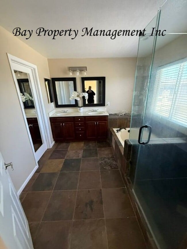 Building Photo - 380 Barolo Cir
