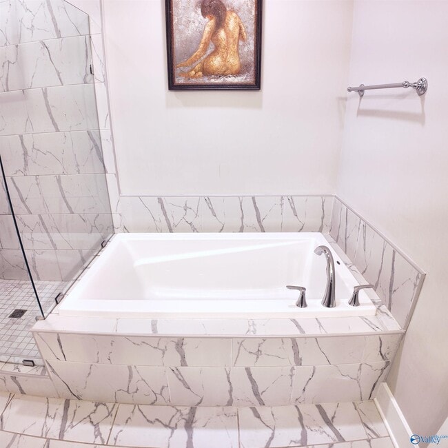 Building Photo - 404 Tillane Pk Cir