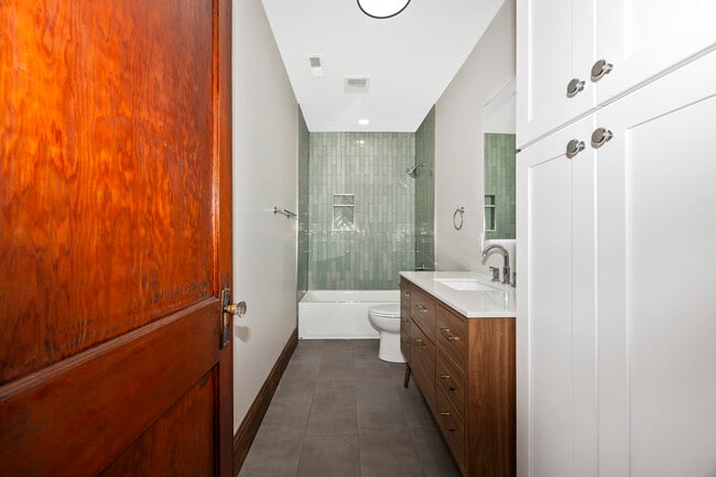 Building Photo - 2 College Ave