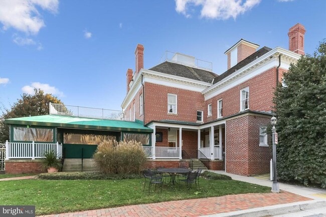 Building Photo - 539 Tschiffely Square Rd