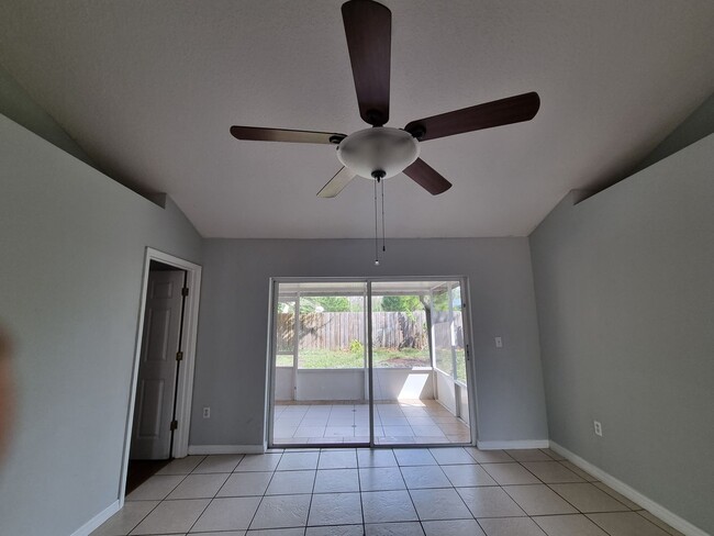 Building Photo - 3 Bedroom 2 Bath home in St. Cloud for RENT!