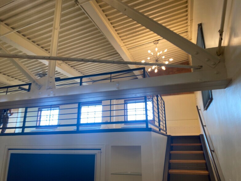 Building Photo - 300 Tijeras Ave NE