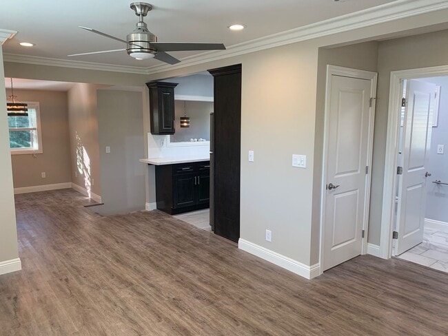 Building Photo - Fully Updated Spacious Studio Above Garages in Pasadena!