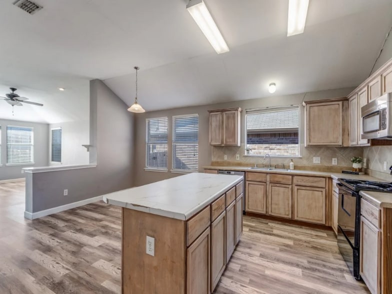 Building Photo - 2109 Hanakoa Falls Dr