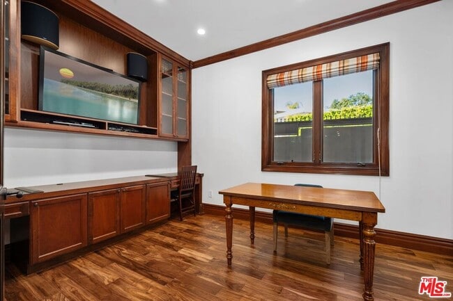 Building Photo - 2108 San Ysidro Dr