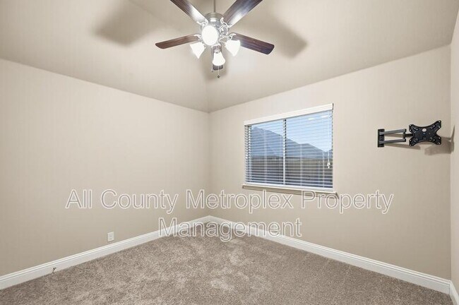 Building Photo - 556 Avery Pt