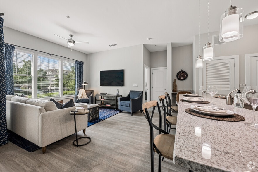 B4 2BR, 2BA - 1,278SF - Dining/Living Room - 1824 Defoor Apartments