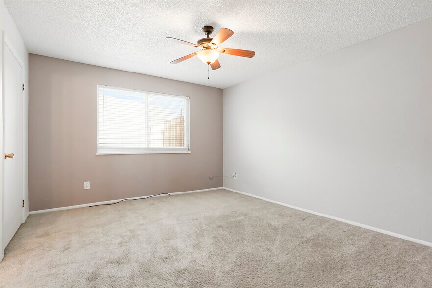Building Photo - 3855 S Monaco Pky