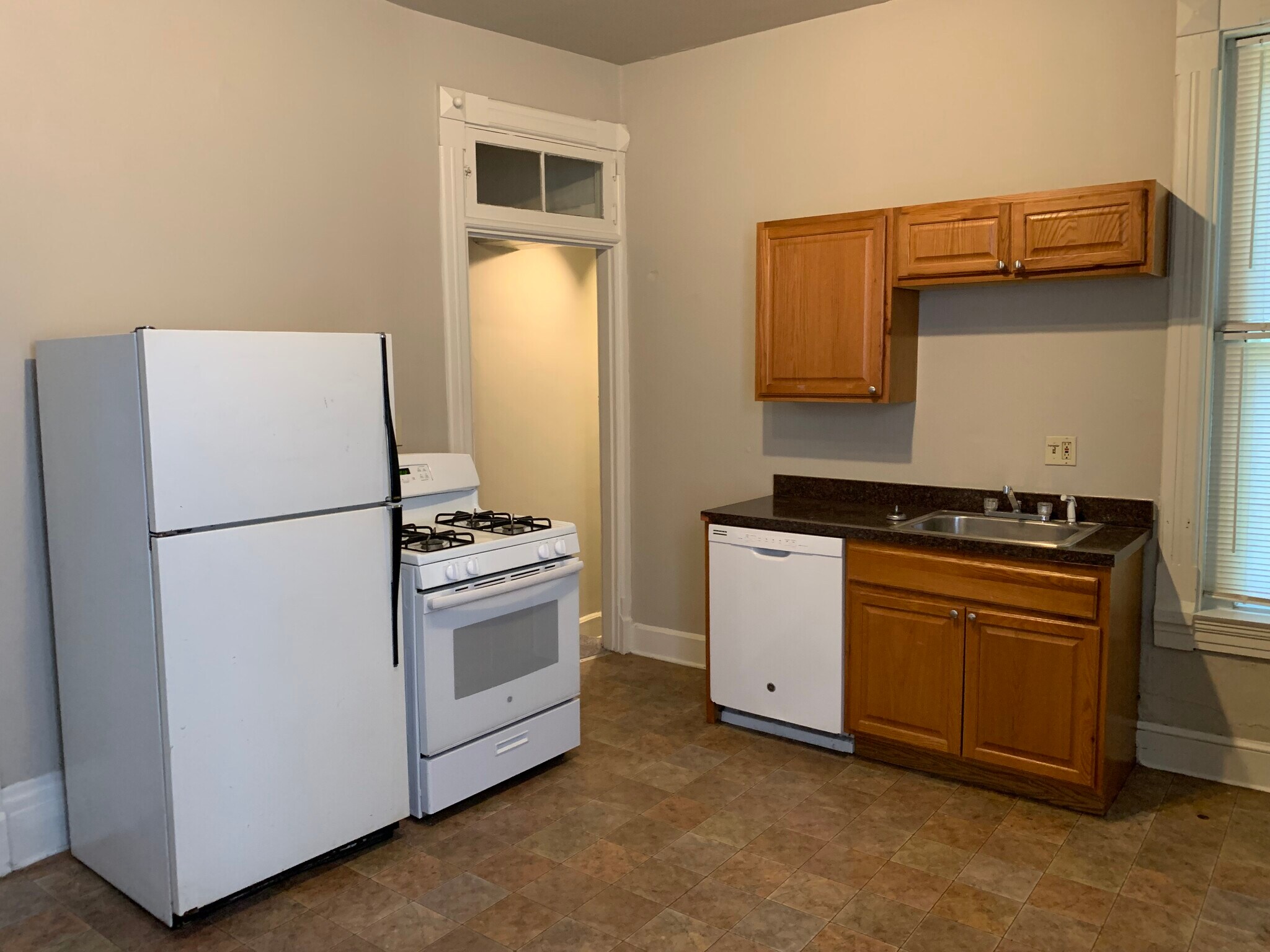 Building Photo - 114 Parker St