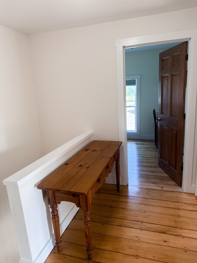 Building Photo - 1004 Main St