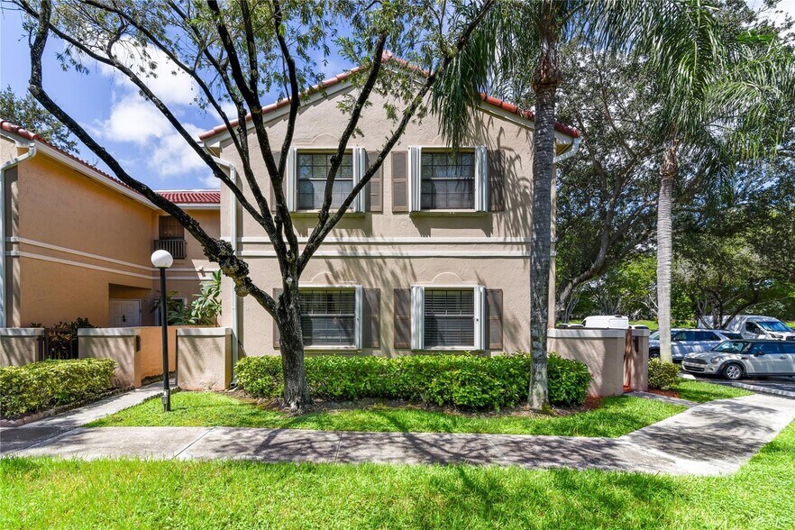 Building Photo - 15880 SW 3rd Ct