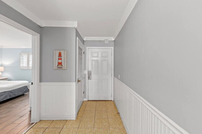 Building Photo - 8743 Thomas Dr