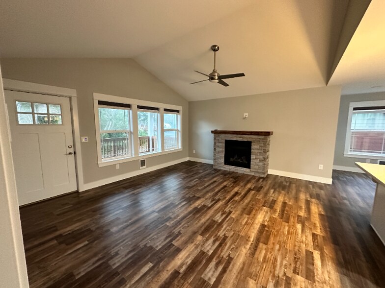 Building Photo - 325 N Wynoochee Dr SW