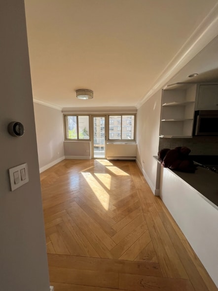 Building Photo - 151 W 93rd St