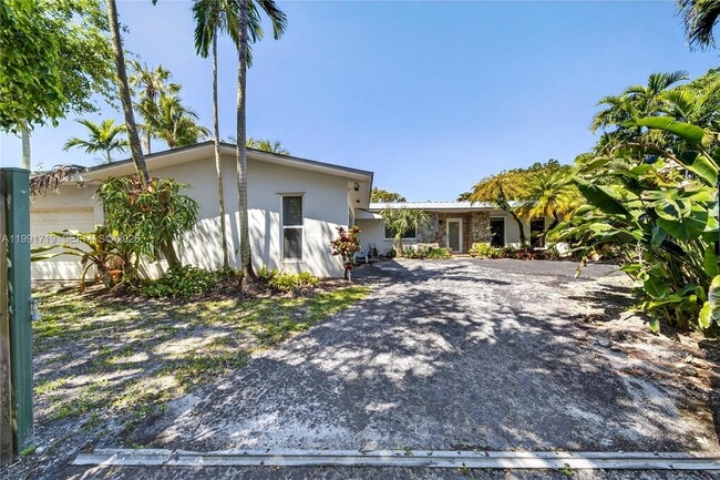 Building Photo - 10142 SW 79th Ave