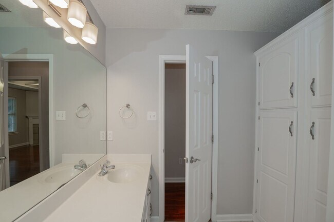 Building Photo - Updated 3 Bedroom Home in Cabot