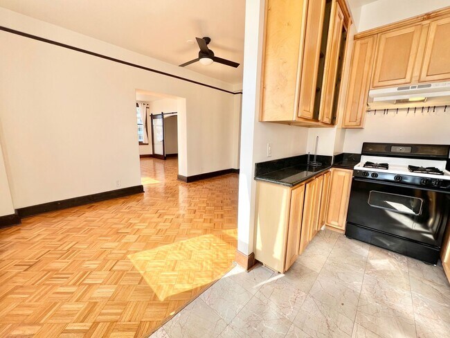 Building Photo - Ocean View Living in the Heart of Long Beach – 1 Bed / 1 Bath Corner Condo