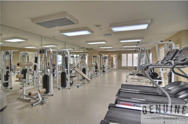 Building Photo - Remodeled 2Bd 2Ba Condo in Newport