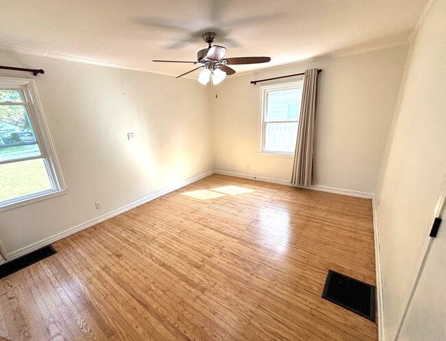Building Photo - 2325 Durham Dr