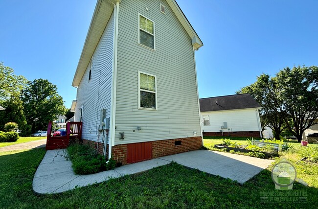 Building Photo - 229 Neal Ct