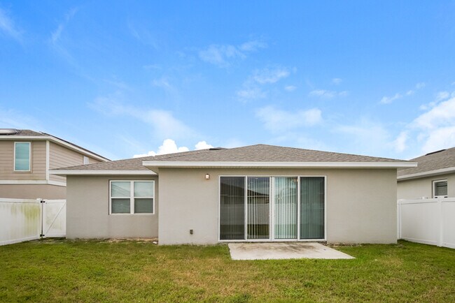 Building Photo - 584 Lake Smart Blvd