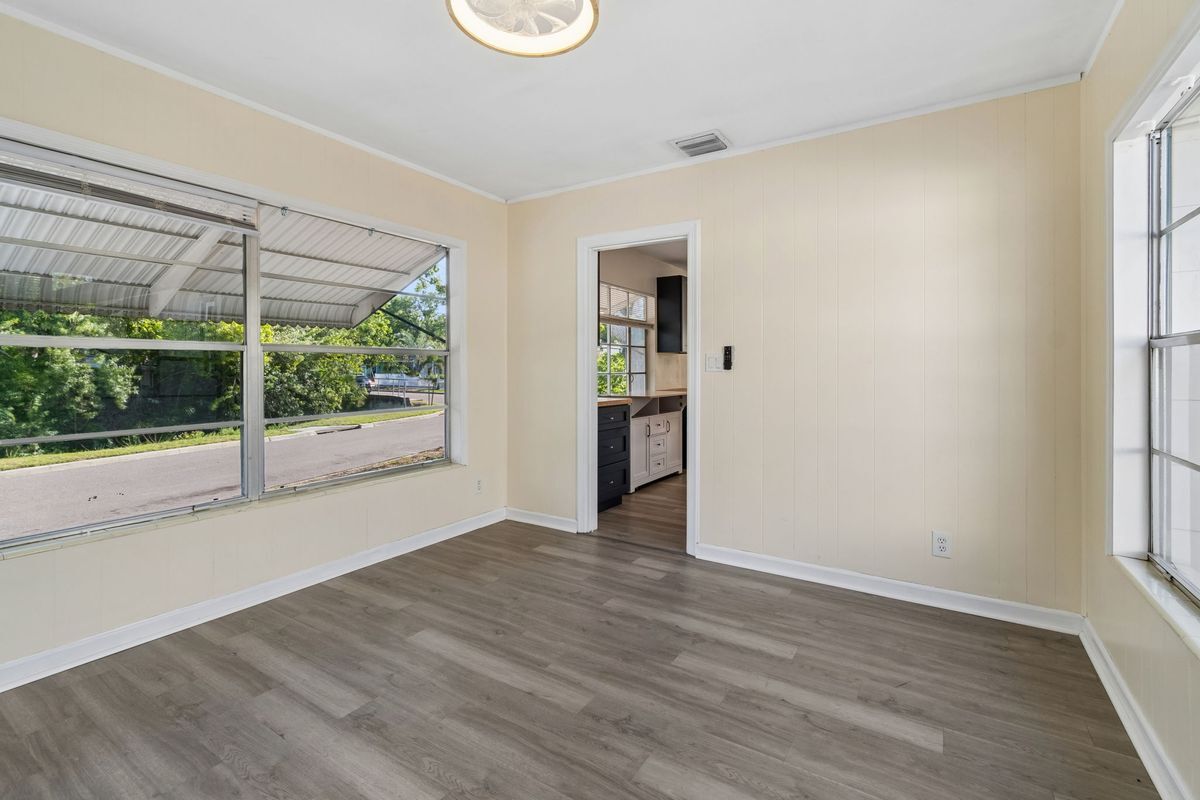 Building Photo - 1101 27th St N