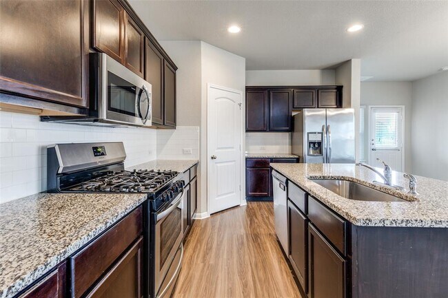 Building Photo - 348 Shiner Ln
