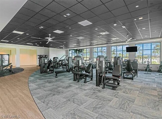 Building Photo - 12180 Wellen Golf St