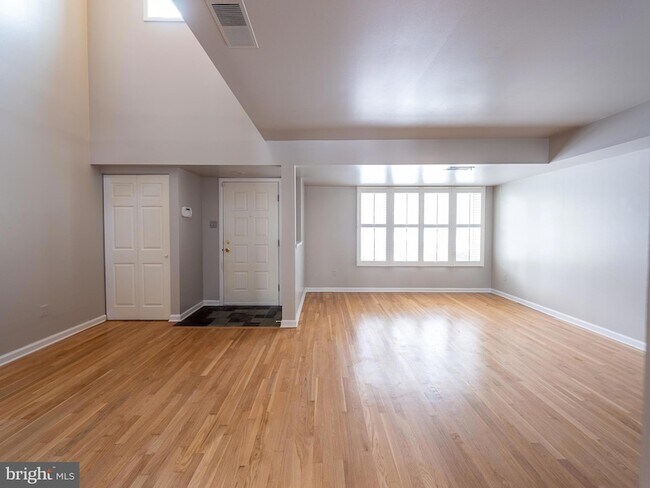 Building Photo - 7 Ingham Way