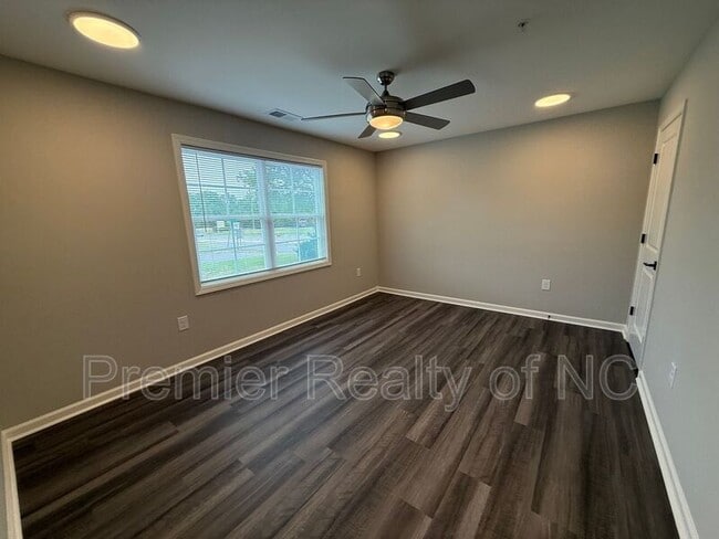 Building Photo - 7085 Hanesbrook Cir