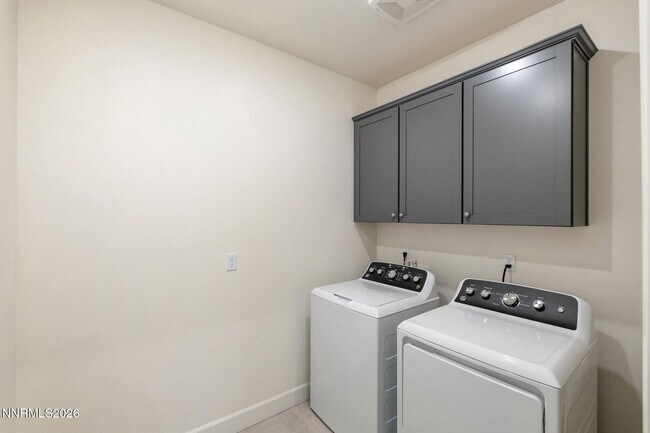 Building Photo - 6747 Ronaldinho Dr