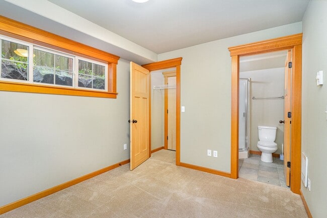 Building Photo - 3Bd/2.5Ba Seattle Townhome