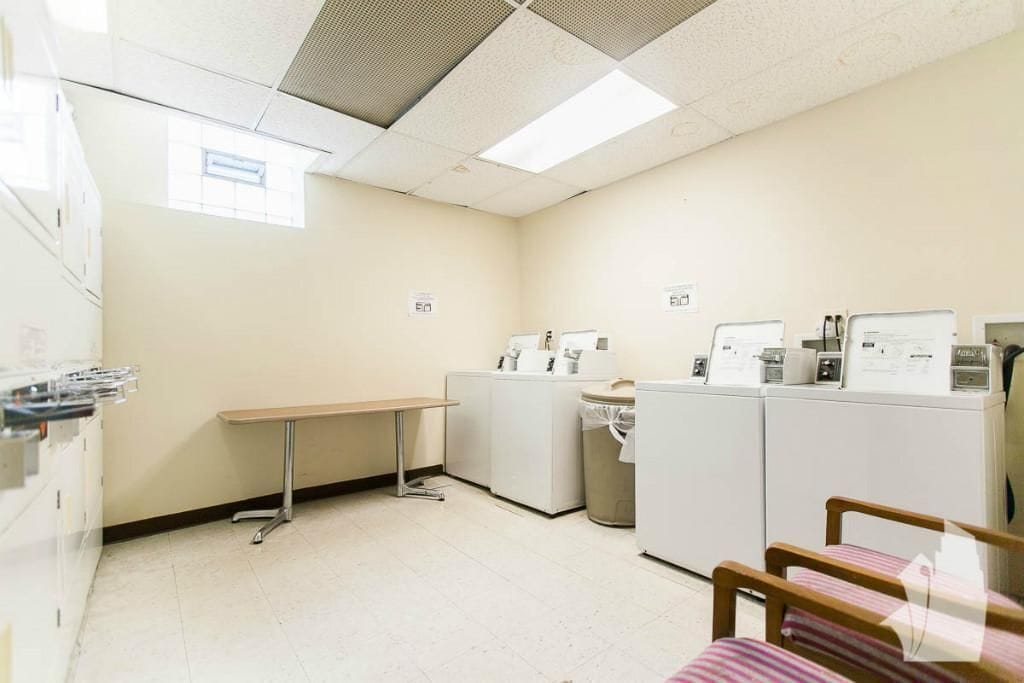 Building Photo - 4756 N Maplewood Ave